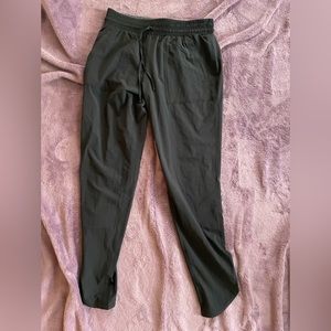 black jogger pant